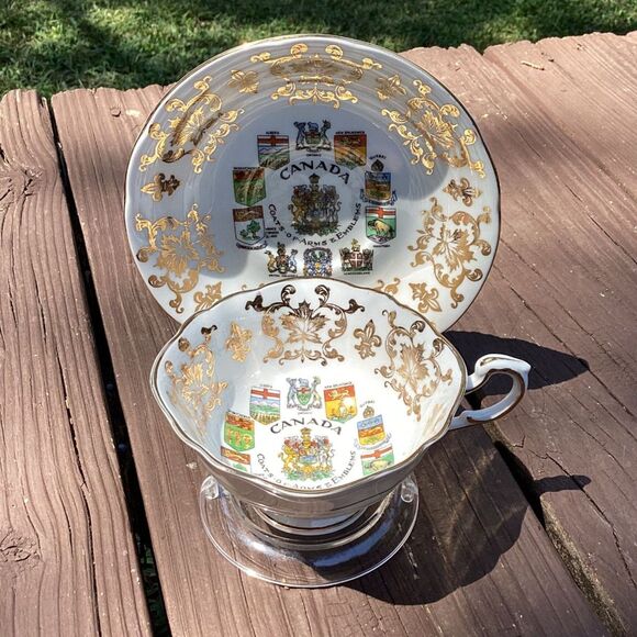 Paragon Teacup Saucer Set Canada Coats of Arms Gold Trim Vintage Fine China - Picture 1 of 6